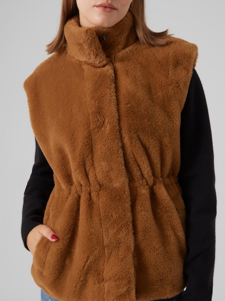 Vmsonjapoppy Faux Fur Waistcoat Boos- koop Jassen van Vero moda bij Tweemeisjes